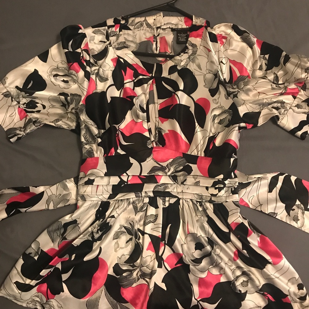 BCBG Silk blouse 💕